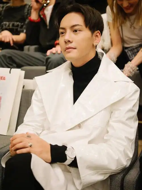 娱乐圈30岁以上流量还不错的男明星是不是都有各自的人格魅力.