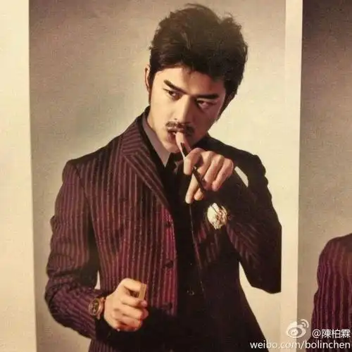 陈柏霖秀胡须造型变帅气大叔