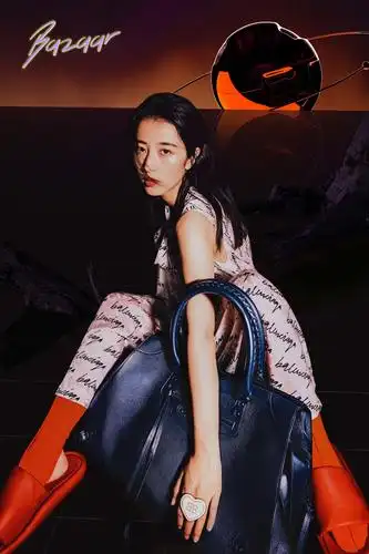 时尚芭莎! 当21世纪时尚遇上80年代复古未来风