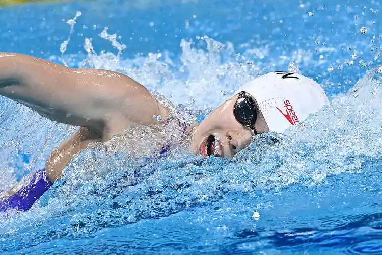 游泳——女子200米自由泳决赛赛况_汤慕涵