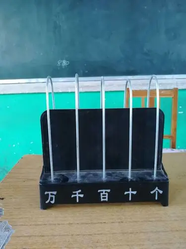 铜冶镇东街学校二年级(1)班,学习《认识计数器》,课堂气氛活跃,积极