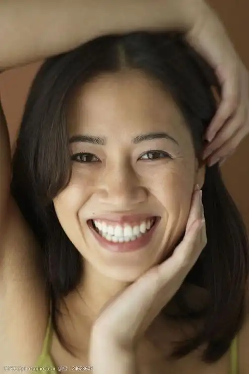 开心笑容妇女图片