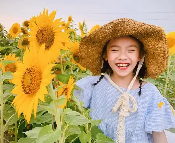 笑容能治愈一切的说说(小孩子笑容可以治愈一切句子)