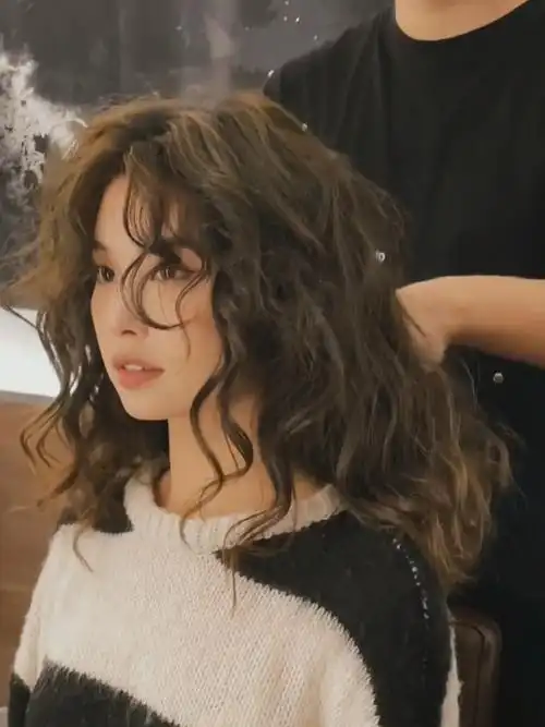 没想到长发女生烫法式卷发这么好看慵懒森系又复古港风的味道