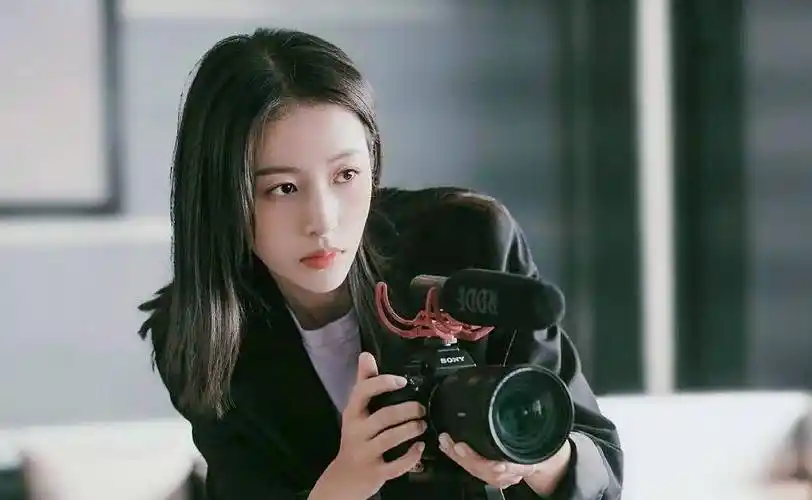 实力圈粉,网友表示:周雨彤,最近好迷人啊_气质_许魏洲_少年