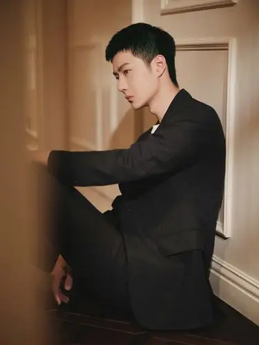 王一博寸头魅力十足,谁能拒绝王一博散发的荷尔蒙