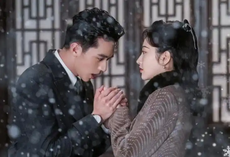 景甜新剧将播搭戏高颜值男主演绎国民剧妆容打扮不输司藤