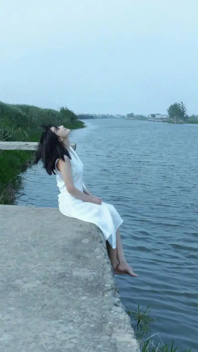 高圆圆白嫩的美脚丫