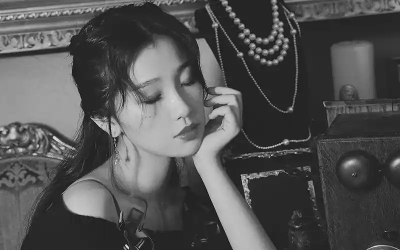 虞书欣性感复古写真桌面壁纸