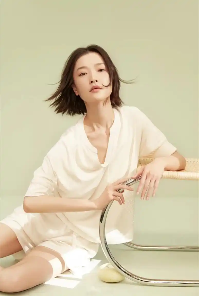 杜鹃写真:气质冷艳,拥有绝佳的身材,典型的东方美人