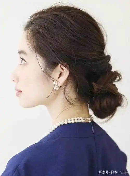日本主妇的编发走红ins:40岁以后这样扎头发,气质又美好