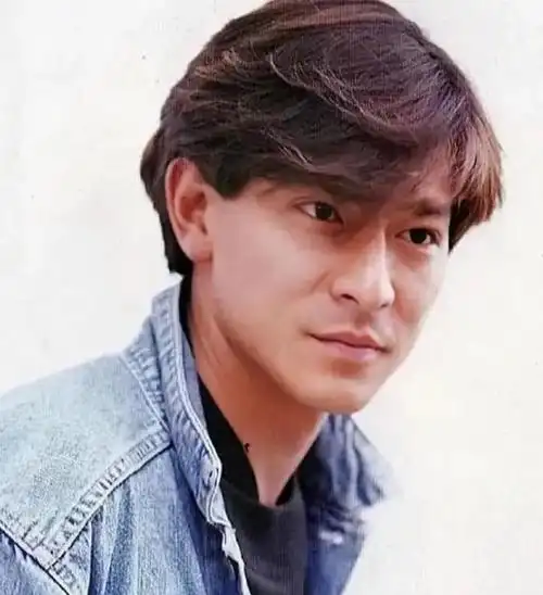 刘德华断崖式衰老满头白发啤酒肚明显网友泪目偶像也老了