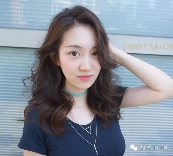 2018流行"微烫头"