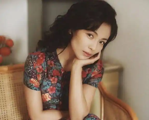 刘涛的造型就是如此的时尚百变,怎么看都很完美,这两张照片中的刘涛就