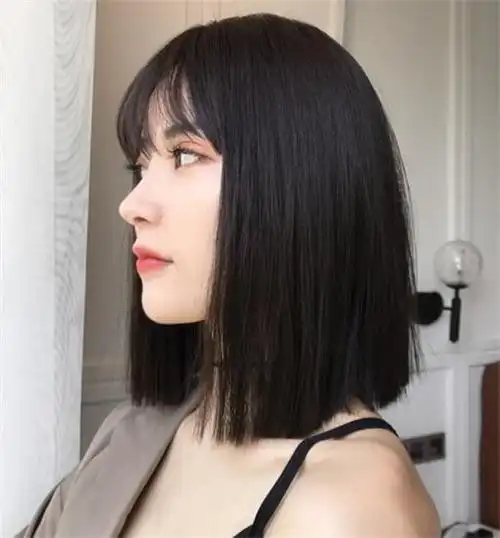 黑色短发女生发型图片 黑色短发适合什么样子的女生