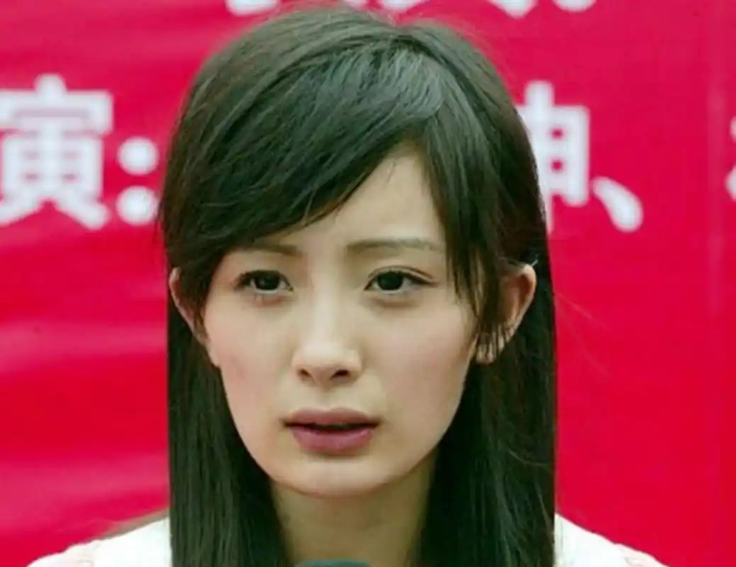 明星老照片,当服务生的岳云鹏,方脸的杨幂,你都见过吗?