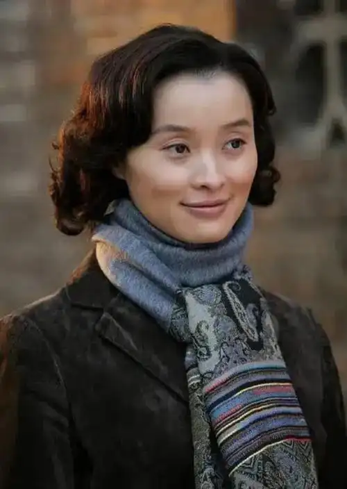 吴越 白玉兰视后#白玉兰闭幕式颁奖典礼上,演员吴越凭借在《县委丛汉