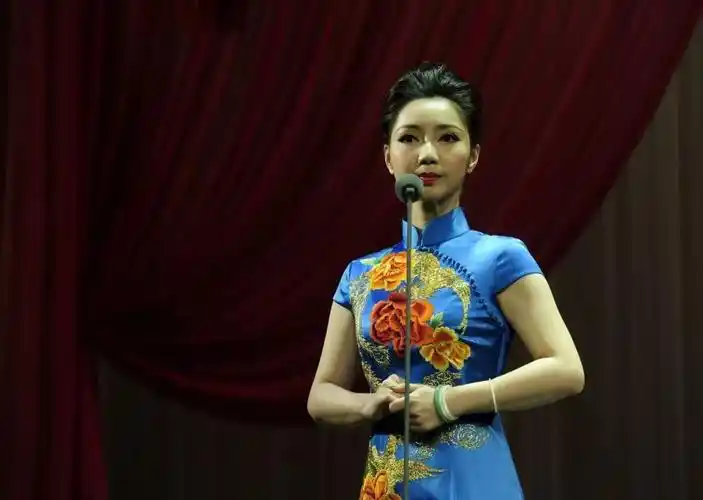 演唱:蔡筱滢 司鼓:刘磊 操琴:王昊《龙凤呈祥》"昔日梁鸿配孟光"演唱