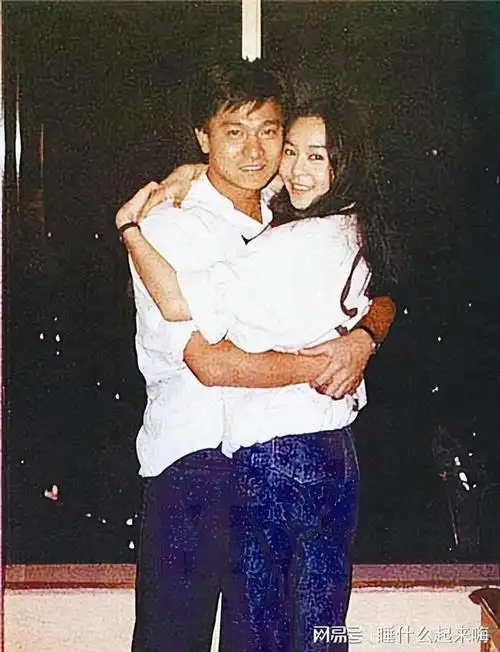 豪门千金朱丽倩携亿万身家嫁给刘德华不顾高龄风险冒死产女