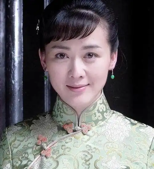 中国女演员李琳便是其中之一,她的婚姻经历经历了曲折,从与前夫的不和