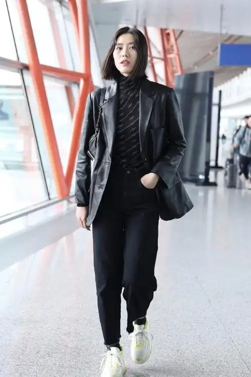 大表姐刘雯日常穿搭展现超模气场,学会3大法则,你也能如此吸睛