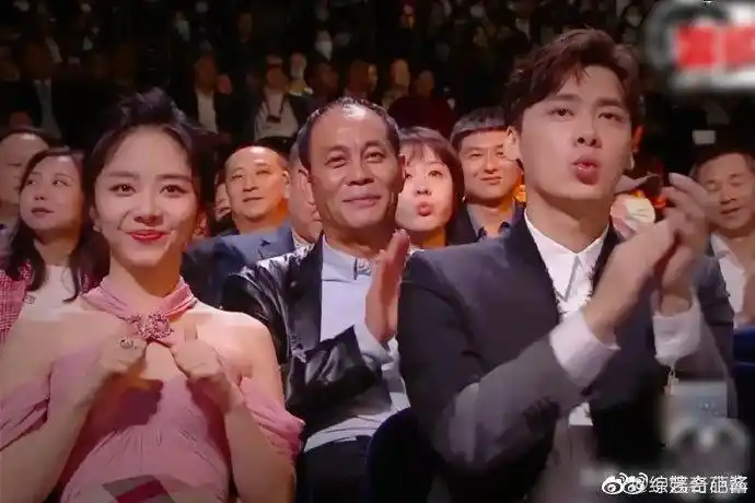 谭松韵和李易峰失散多年的兄妹重逢了