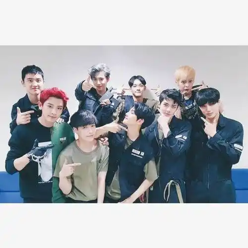 exo全员晒腹肌:张艺兴轮廓分明,吴世勋堪称雕塑美男_金钟大_身材_珉锡