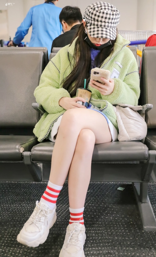 孔雪儿穿中毒靴被偶遇当注意到她的腿型才明白她为啥能火