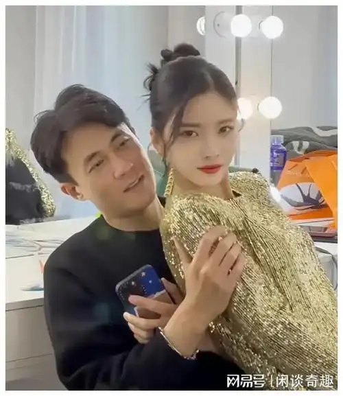 王灿与杜淳秀恩爱大型翻车,男方用手推她,表情明显"一脸嫌弃"|探班|疯