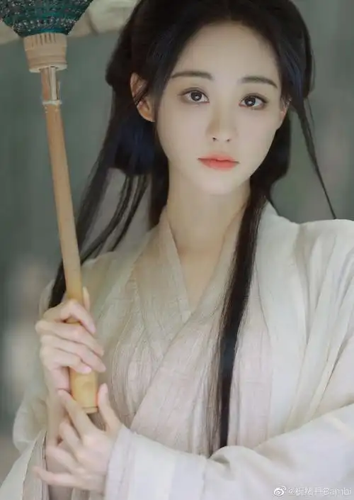 祝绪丹竹林撑伞写真素衣撑伞的古风美人