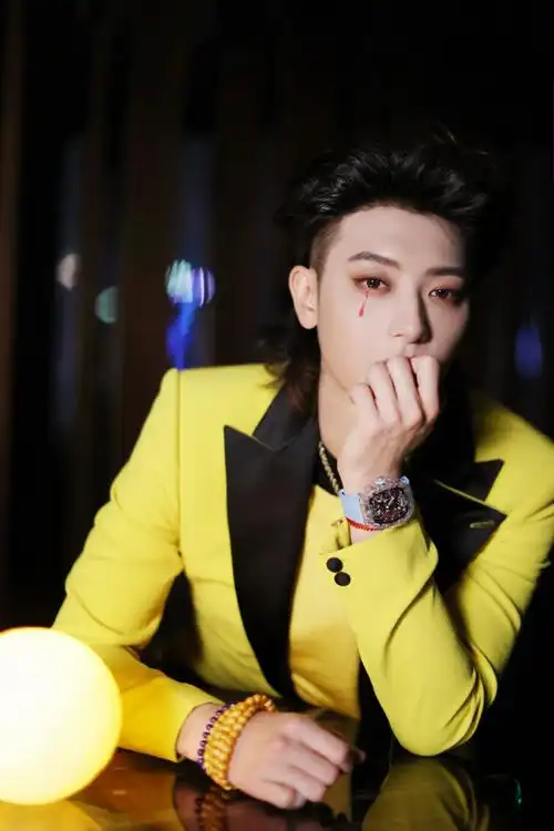 湖南卫视元宵喜乐会##黄子韬红色眼泪妆