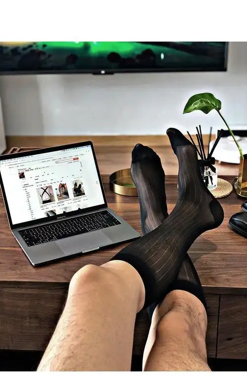 新品男士丝袜丝袜男经典男士丝袜中筒细条暗纹性感男