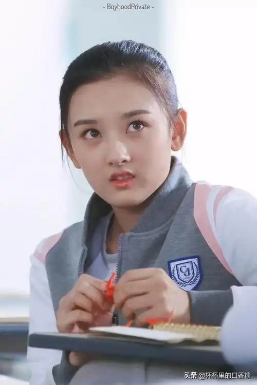 会弹钢琴的女生都很优秀吗,钢琴弹得好的女生(杨幂家里专出清华大学)