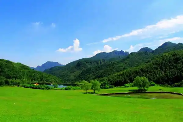 512世外桃源玉渡山高山草甸忘忧湖山青水秀草绿花香