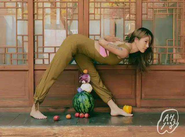 李孝利,公开最新杂志照片,无法超越的完美身材|a 瑜伽_网易订阅