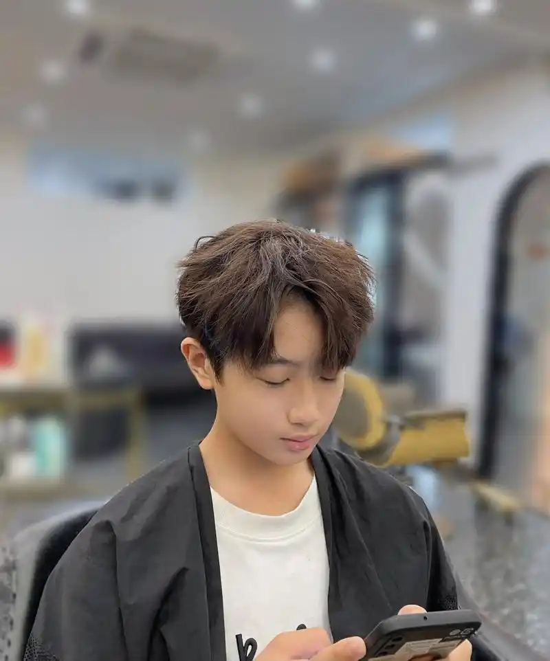 少年感微分碎盖发,学生党发型首选! 微分碎盖发型,拒绝平庸!