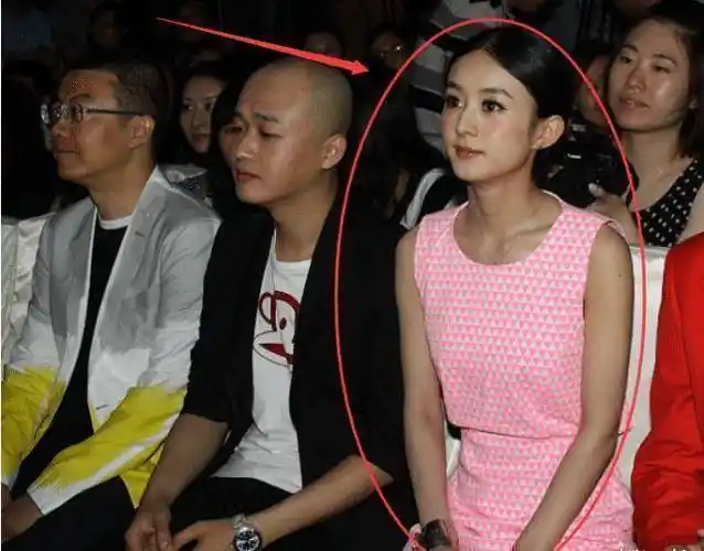 原创赵丽颖88斤周冬雨90斤两人同框站一起差距都在腿上了