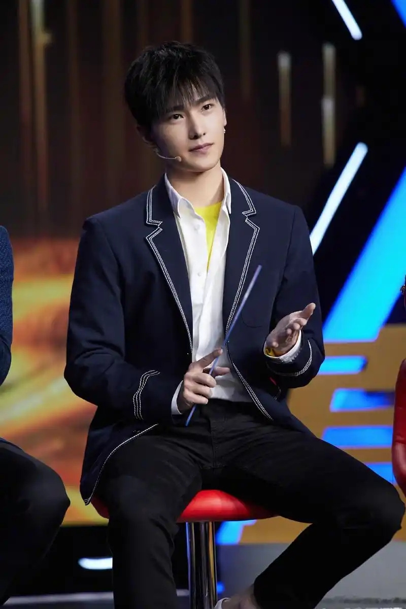 春晚大联欢#16年春晚杨洋与佟铁鑫合唱歌曲《父子》感动万家,期待