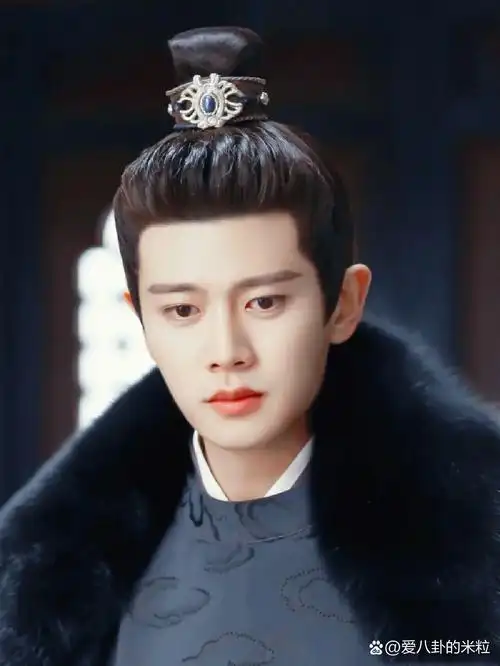 任嘉伦的壁纸(周生如故里的) 这次更的是任嘉伦的壁纸啦,最近更的作品