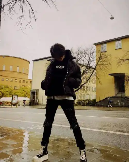 小鬼把更多时间花在音乐上