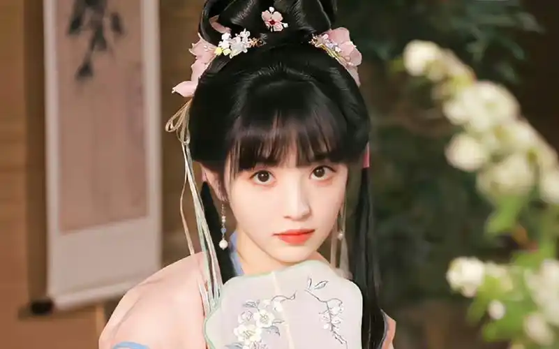 【田曦薇】轻罗小扇扑流萤 这不就是古言小说里的大小姐!