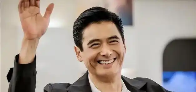 香港之子周润发跌下神坛老年不保完美人设居然都是假装