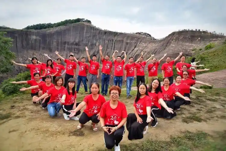 收藏>>同学聚会涨姿势集体照,别再傻傻站一排了!