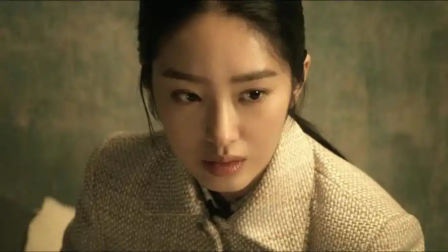 瞄准:杨采钰藏别针解手铐准备逃跑