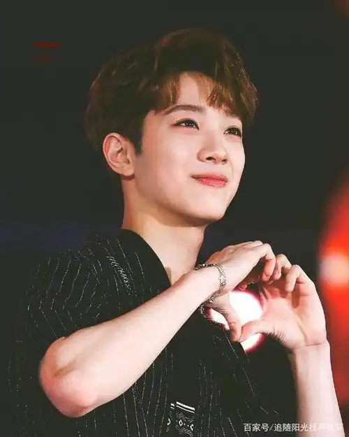 赖冠霖花式比心,送给每一个处于痛苦,烦恼或开心的人,新年快乐