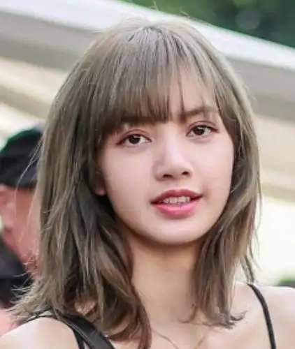 《青你2》lisa被问铁刘海笑翻 今年必须要剪个lisa同款发型了!