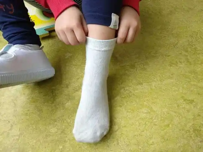 学习穿脱袜子