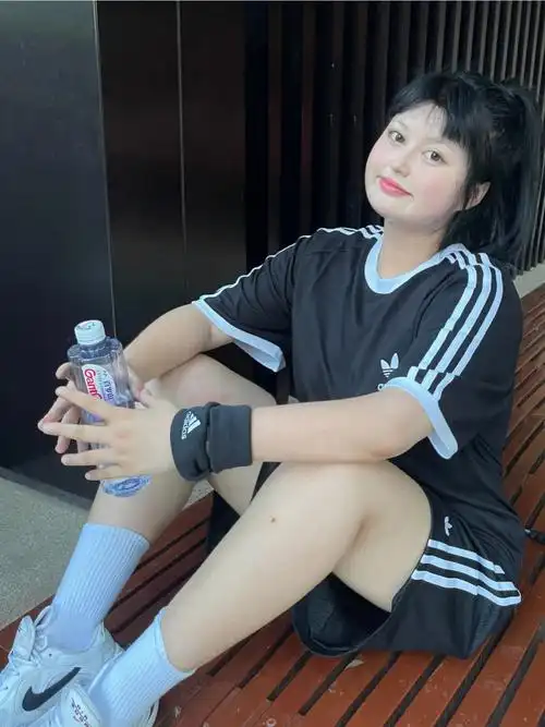 身高173体重160运动风穿搭