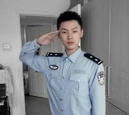 好声音梁博与女友罕见照 小清新造型很般配【6】