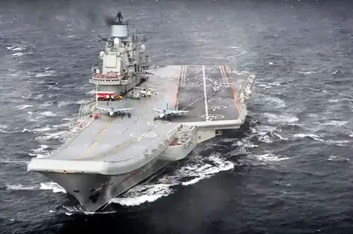 我国首艘国产航母成功下水一起来看世界航母之最吧